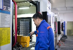 工人师傅工作中