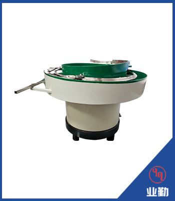 Manual vibrating plate